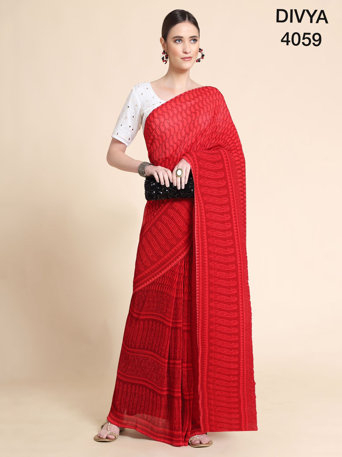 the style  divya jordan gerogette catchy look saree catalog
